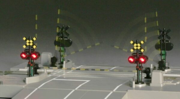 20-652 Automatic Level Crossing Basic Set with Power Supply (124mm Single Track) - Image 2