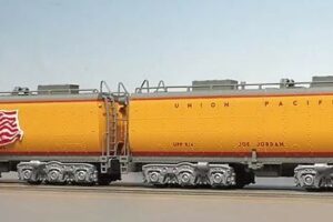 10-706-3 Union Pacific Water tender 2 pc set