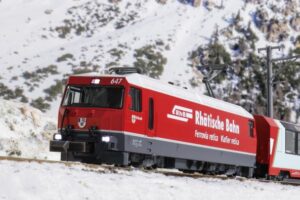 3101-7 Ge 4/4 Electric Locomotive #643 - Glacier Express